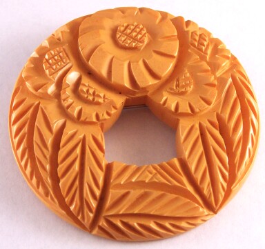 BP256 flower carved corn bakelite circle pin